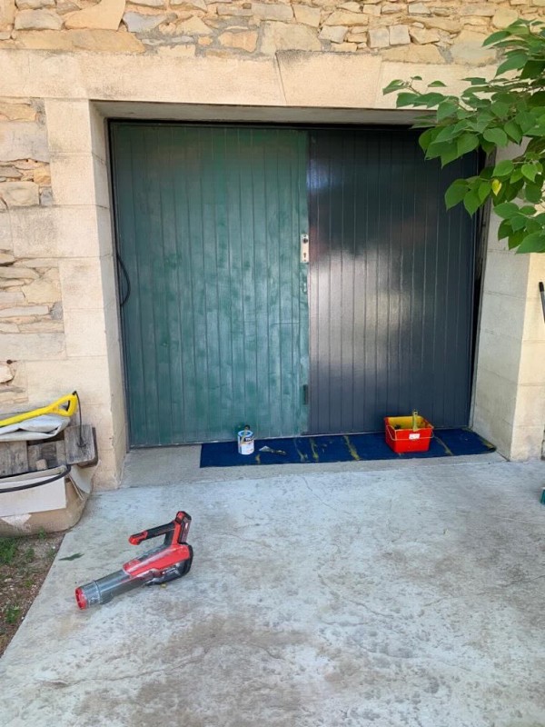 Peinture de menuiseries et ferronneries à Nîmes : rénovation complète avec finitions haute résistance en 2025