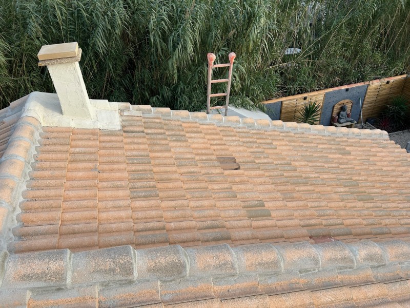 Revêtement toiture pas cher pour maison fait par des artisans  à Nîmes Proche de Sommières dans le Gard