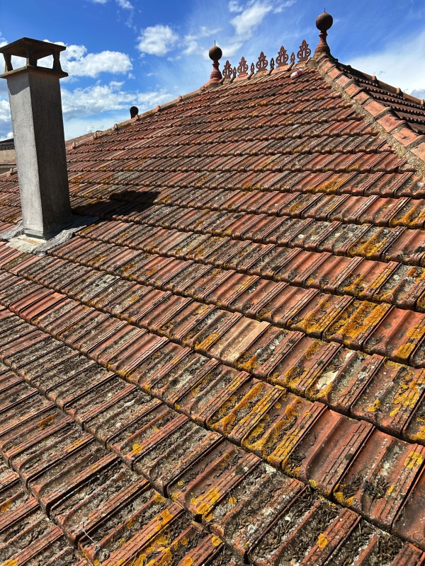 Rénovation complète d'une toiture en résine de grande dimension entre Nîmes et Arles