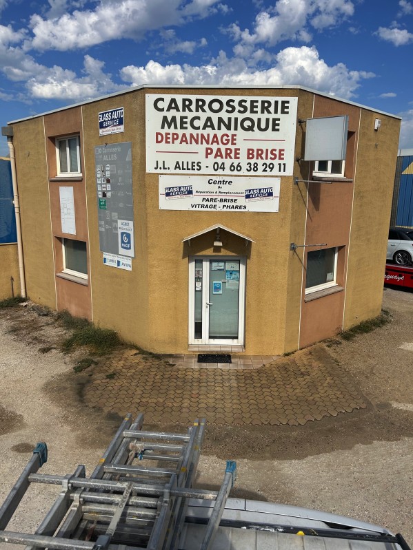 Nettoyage de façade, avec anti mousse à Sommières , proche de Nîmes et de Montpellier 