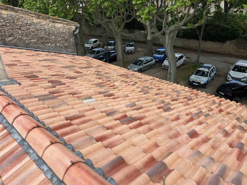 Réalisation d'hydrofuge sur une toiture fait par un professionnel avec du dalep vers Caissargues proche de Marguerittes