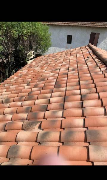 Nettoyage d’une toiture de maison située à Montpellier dans l’Hérault 