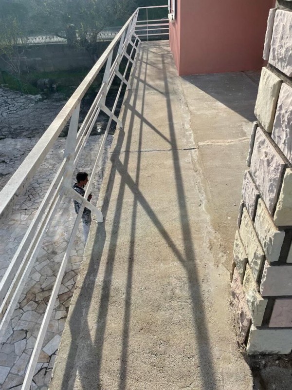 Peinture pour une terrasse réalisé par un artisan peintre à Nîmes proche de Avignon dans le Gard