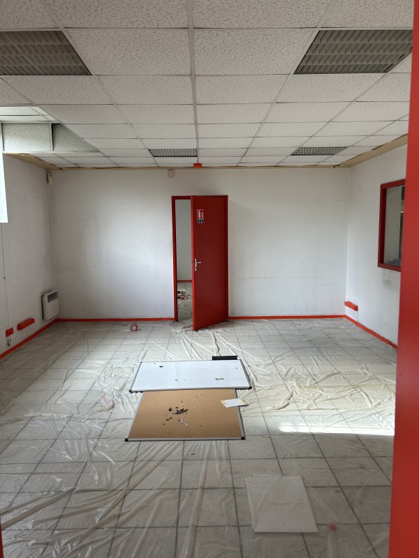 Peintre pour peinture de mur d'intérieur pour des bâtiments professionnels à Nîmes proche d'Alès